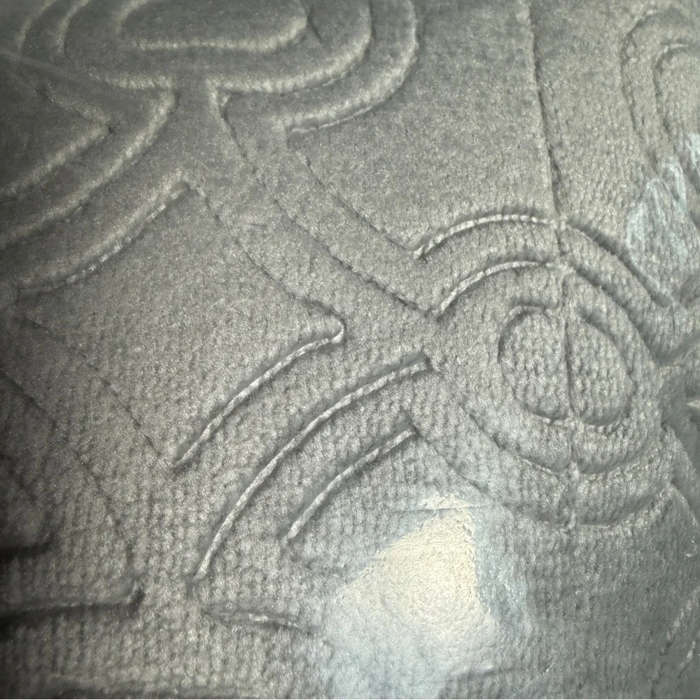🆕 ✨ Madison Park Oversized Plush Throw Blanket – Grey 60” X 70” 🩶🤍🩶 NWT - Picture 3 of 16